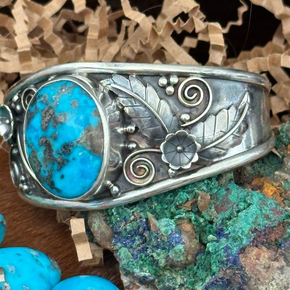 Turquoise southwestern statement sterling silver cuff - Picture 5 of 11